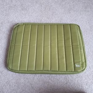 LUG / Padded Quilted Laptop Case with Zipper - Green